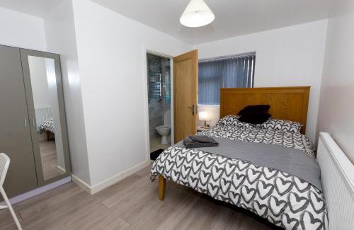 Shirley House | Comfortable Stays - Shirley, Solihull