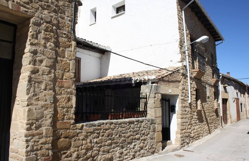Artajona House | Comfortable stone house, near Pamplona and 100 m from the medieval enclosure