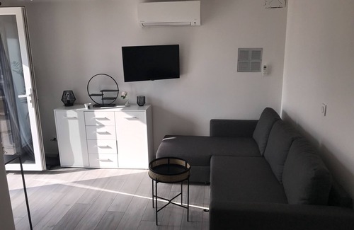 Arles Apartment | Comfortable studio on the first floor of a villa