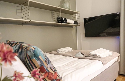 Hallonbergen Apartment | Comfortable Studio Apartment Garden View By City Living - Umami