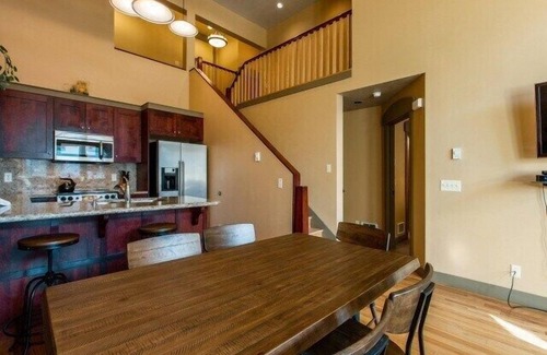 Salt Lake Mountain Resorts Ski Chalet | Comfortable Swiss chalet w/resort convenience SISO