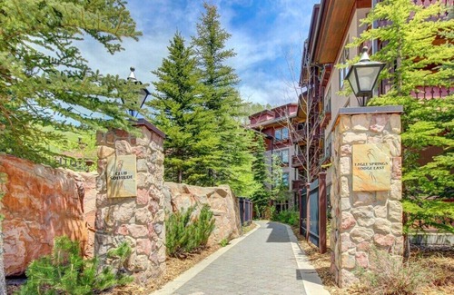 Salt Lake Mountain Resorts Ski Chalet | Comfortable Swiss chalet w/resort convenience SISO