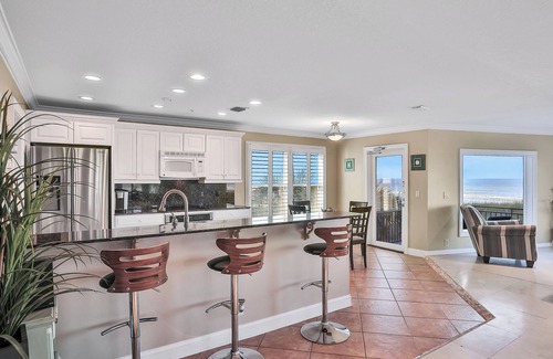Jacksonville Beach House | Comfortable Huge Beach House – Centrally located nearby SHOPS, SIP & Restaurants