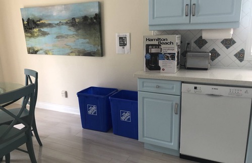 Alcona House | Comfortable Vacation Getaway in Innisfil Ontario.