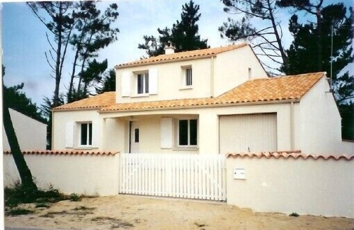 La Faute-sur-Mer Villa | Comfortable villa, direct access to sea and forest