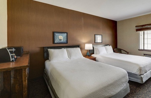 Columbia Hotel | Comfortable & Warm Rustic Stay in Columbia w/Free Breakfast | 4 Units