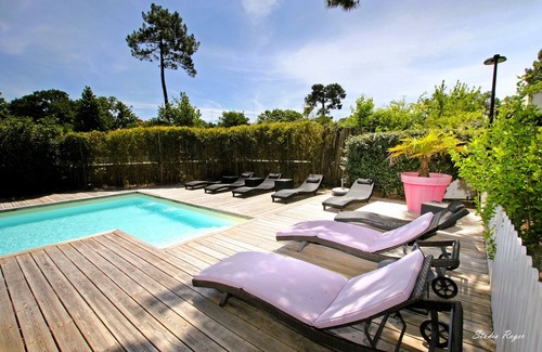 La Teste-de-Buch House | Comfortable wooden Arcachonnaise villa with heated pool