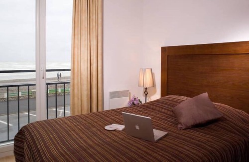 Cayeux-sur-Mer Apartment | Comfortably furnished apartment with a sea view