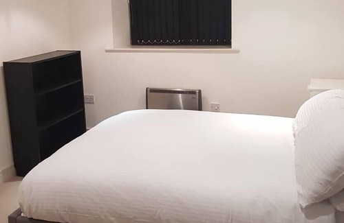 Grange Moor Apartment | Comfy 1-Bed Apartment in Huddersfield