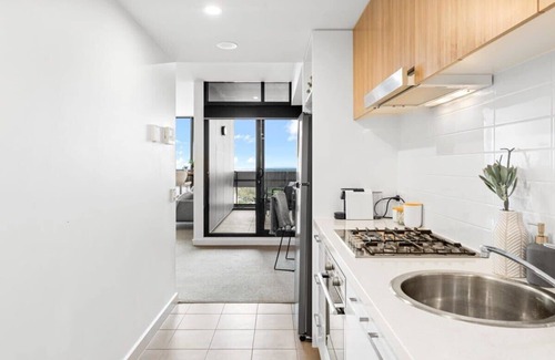 Adelaide Central Business District Condo | Comfy 1BR Next to Pool/fabulous view/WIFI/