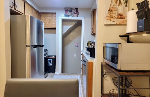 Detroit House | Comfy 3 Bedroom Detroit Getaway-