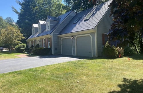Beverly House | Comfy 4 Bedroom Home Close to Downtown and Beaches