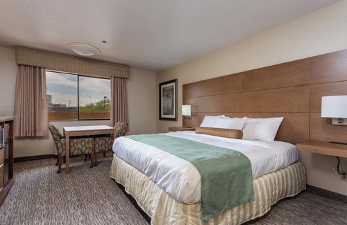 Yuma Hotel | Comfy and Modern Unit! Pool, Hot Tub, Parking