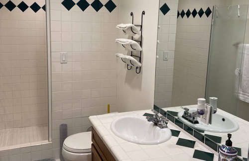 East Lake Hills House | Comfy and spacious 2Br/1Bath guest house at convenient location