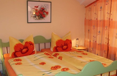 Weißig Apartment | Comfy Apartment in Weißig with Garden