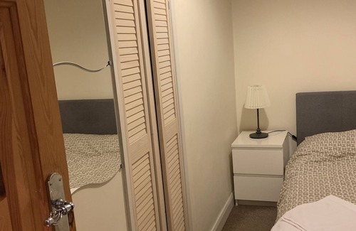 Reading House | Comfy Bright and Clean Small Double Room with WiFi