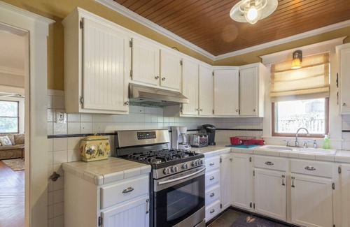Wilmington House | Comfy bungalow - HEATED POOL! pets ok