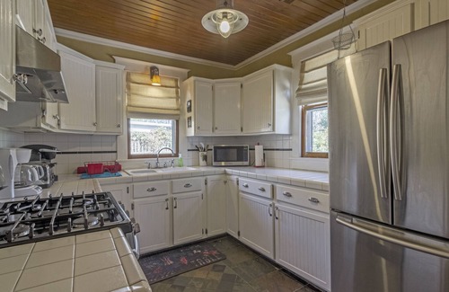 Wilmington House | Comfy bungalow - HEATED POOL! pets ok
