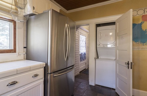 Wilmington House | Comfy bungalow - HEATED POOL! pets ok
