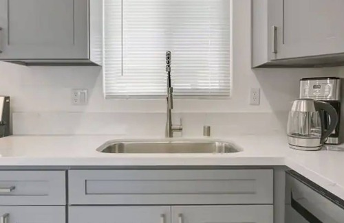 Monterey Park House | Comfy Chalet - Centralize to restaurants, Minutes to Downtown LA/Sofi/Universal