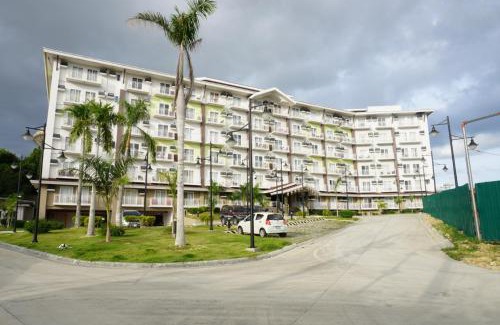 Mactan Export Processing Zone Apartment | Comfy condo unit 5mins from Mactan Airport+Netflix