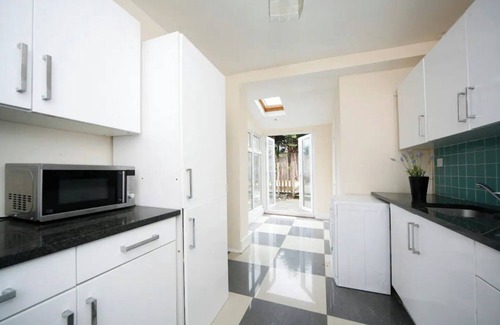 Leyton Bed & Breakfast | Comfy Double Room Near the Underground