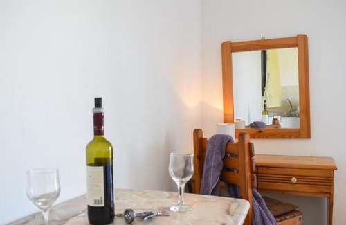 Foinikounta Apartment | Comfy green studio/just 150m to the beach