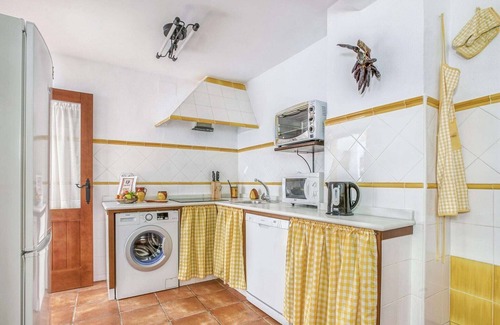 Carcabuey House | Comfy Holiday Home in Carcabuey with Patio