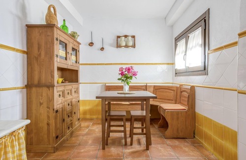 Carcabuey House | Comfy Holiday Home in Carcabuey with Patio