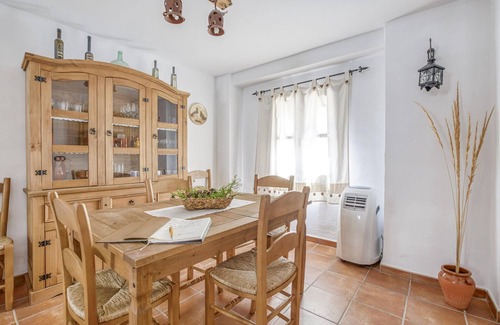 Carcabuey House | Comfy Holiday Home in Carcabuey with Patio