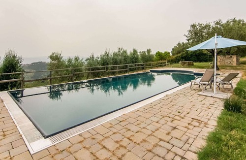 Montone Apartment | Comfy Holiday Home in Montone with private pool and garden