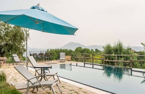 Montone Apartment | Comfy Holiday Home in Montone with private pool and garden