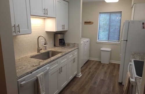 Hilton Head Island Villa | Comfy Island House Villa - Just a Walk to the Beach & Coligny