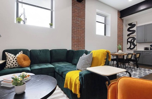 Cleveland Apartment | Comfy King Bed - Gym incl. - 10 min. to downtown