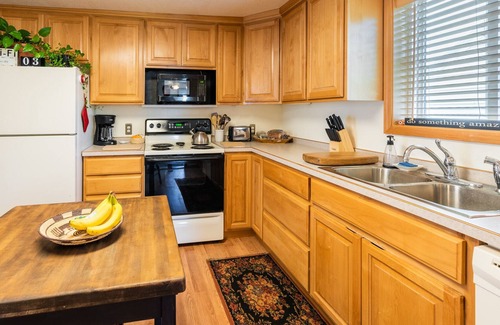 Polson House | Comfy lake vaca for 6. Spend your summer exploring gorgeous Flathead Lake!