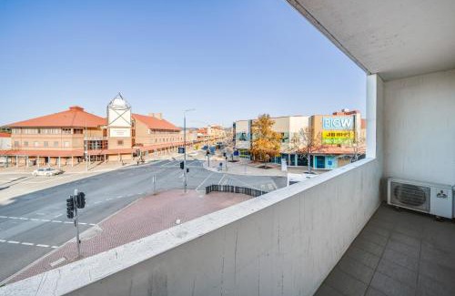 Greenway Apartment | Comfy Lakeside 1-Bed with Secure Parking
