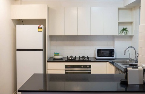 Maroubra Apartment | Comfy Maroubra Abode - Parking and District views