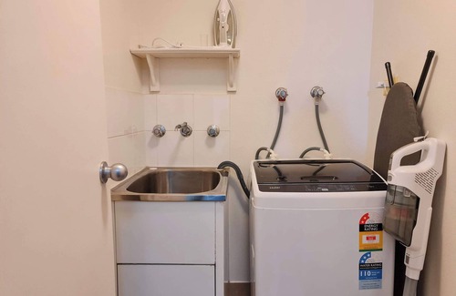 Maroubra Apartment | Comfy Maroubra Abode - Parking and District views