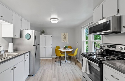 Portage Apartment | Comfy Nook- 2Bed w/WiFi, 20 Minutes from Wisconsin Dells