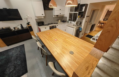 Winchester House | Comfy Open Plan 3 Bed House, Winchester