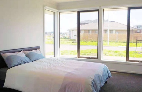 Werribee House | Comfy Quiet 5BR House,6 mins to TownCentre,Close to Werribee Zoo&VIC Rose Garden