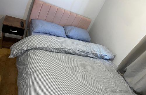 Doncaster House | Comfy Room with Dedicated Bathroom 2