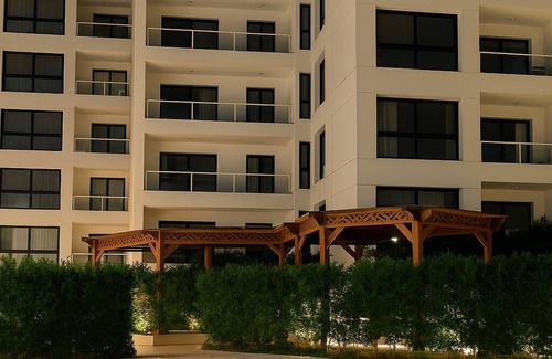 Al-Manasrah Ski Chalet | Comfy Seaside Apartment