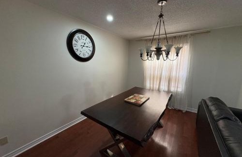 Orangeville House | Comfy & Spacious 4BR Family Home with Free Parking, Laundry, BBQ! 10 Min Walk to Headwaters Hospital, 5 Min Drive to Mount Alverno Luxury Resorts, Ideal for Medical, Vacation or Work Stays!
