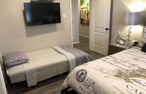 DeSoto House | Comfy, Spacious yet affordable ! Just what you Deserve !