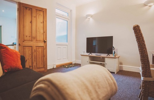 Coventry House | Comfy stay in Coventry - sleeps 6/Wi-Fi/2bathroom