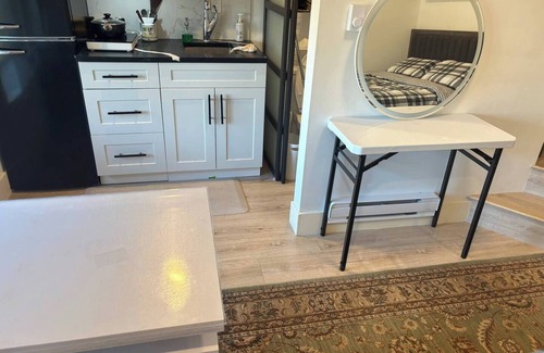 Golden Village Apartment | Comfy studio in downtown Richmond