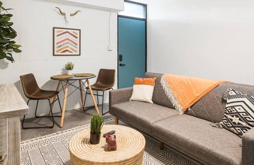 Virginia Highland Apartment | Comfy Studio with Queen Bed, City Walkable!