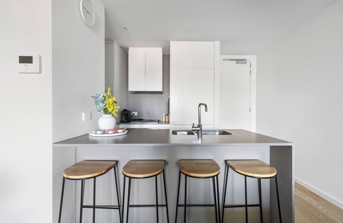 St Kilda Apartment | Comfy + stylish apartment in the heart of St Kilda - Heated rooftop heated pool.