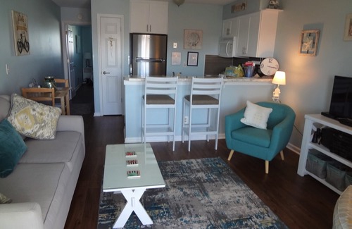 North Carolina Coast Condo | Comfy, Tasteful North End Condo With Ocean View & Pool